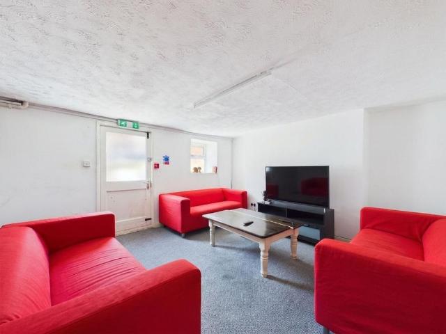 Room for rent in Kings Barton, Gloucester