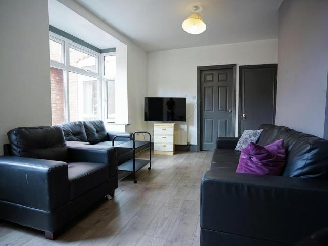 Room for rent in Elmfield, Leicestershire