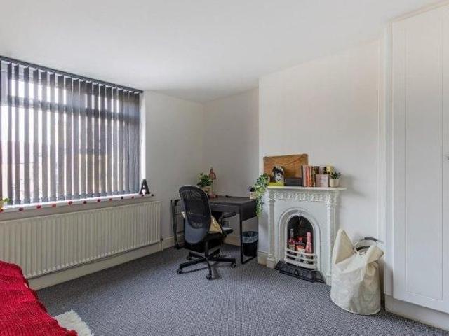 Room for rent in Falcon Lodge, Wales