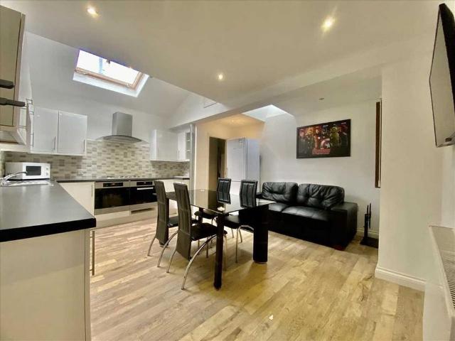 Room for rent in Pennycomequick, Mount Wise