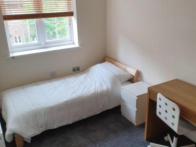 Room for rent in Tipton, West Midlands