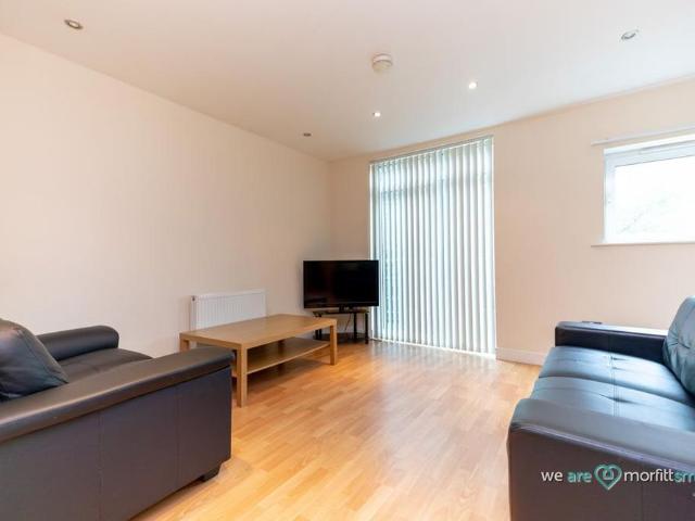 Room for rent in Saint George's, South Yorkshire