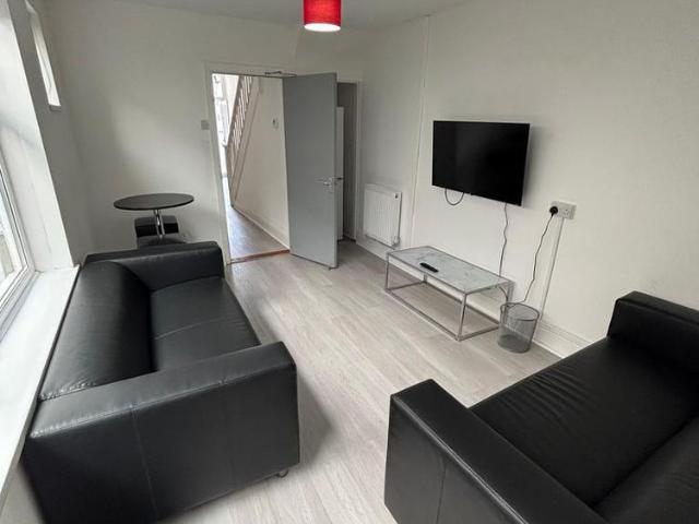Room for rent in Nangreaves, Wales