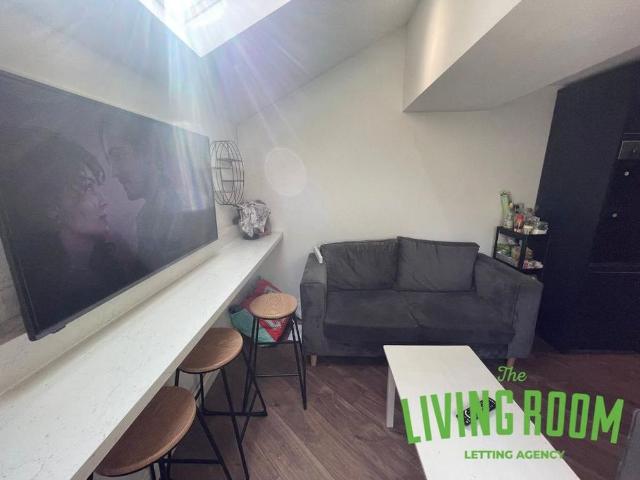 Room for rent in Falcon Lodge, Wales
