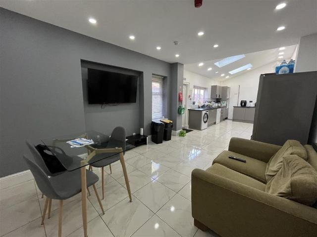 Room for rent in Burnden, Lee Bank