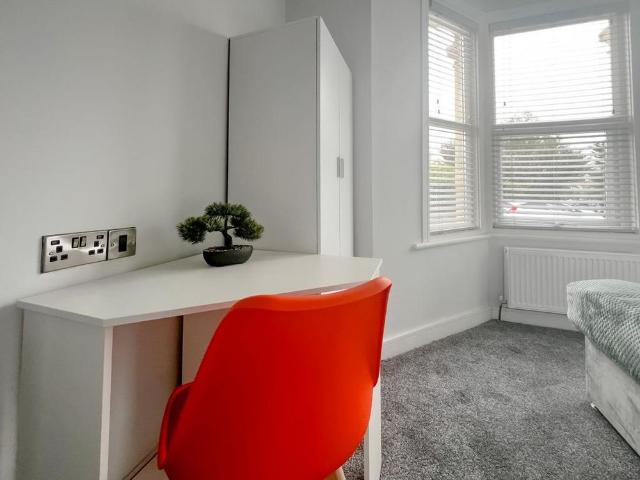 Room for rent in Kingswood