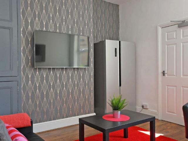 Room for rent in Lowfield, South Yorkshire