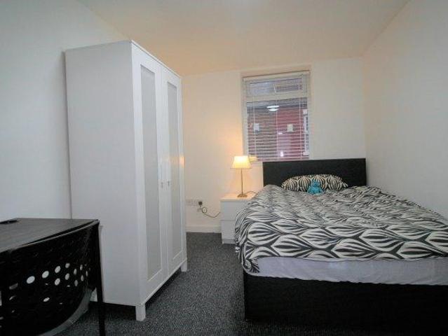 Room for rent in Elm Park, Calderstones