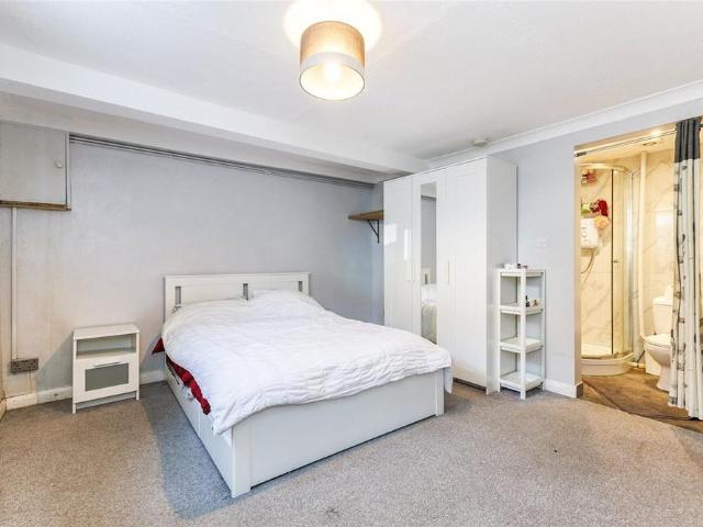 Room for rent in Greater London