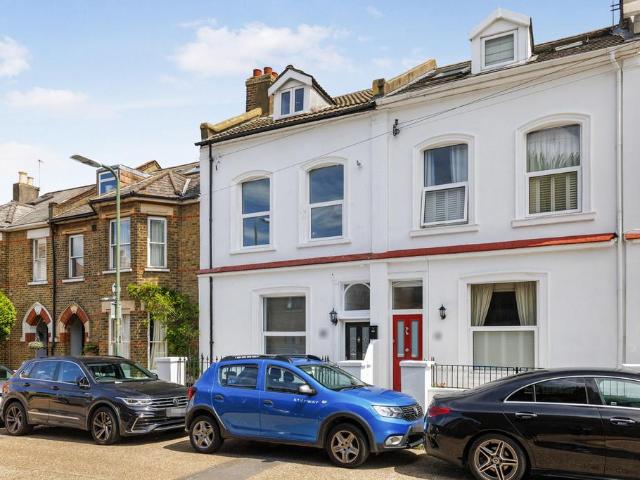 Room for rent in Wallington, Greater London