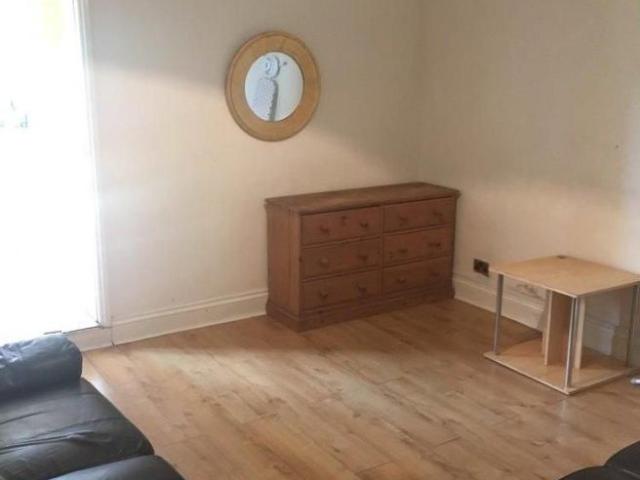 Room for rent in Whitton, Greater London