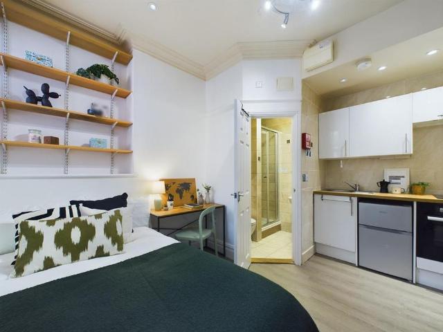 Room for rent in Royal Borough of Kingston upon Thames, Greater London