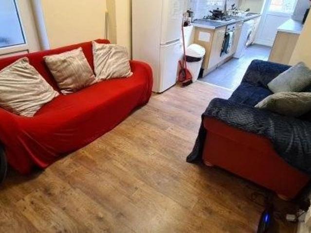 Room for rent in St. Dunstan's, The Bridge
