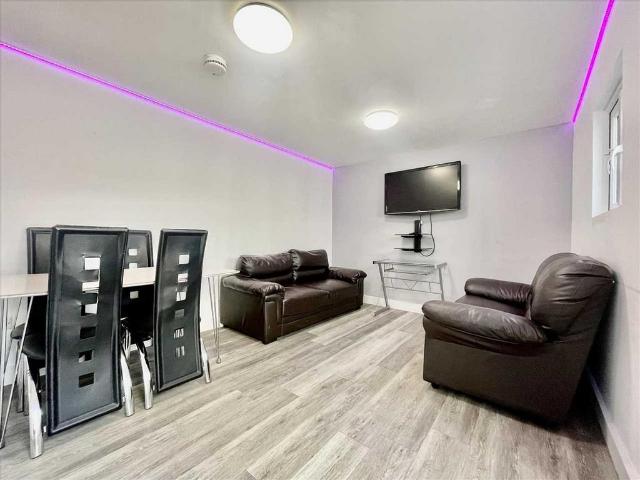 Room for rent in Pennycomequick, Mount Wise