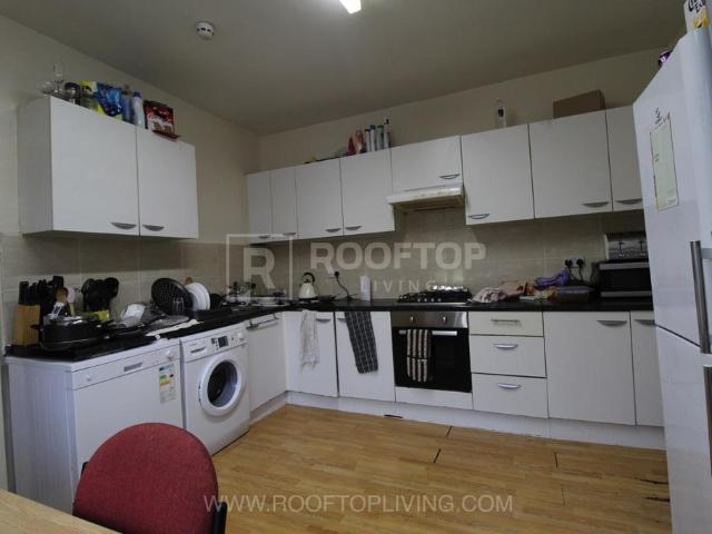 Room for rent in Hyde Park, West Yorkshire