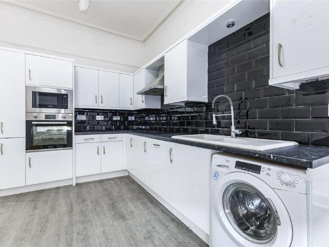Room for rent in Wallington, Greater London