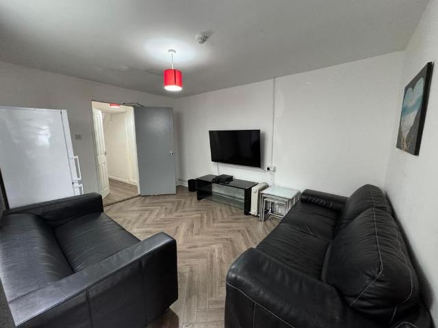 Room for rent in Nangreaves, Wales
