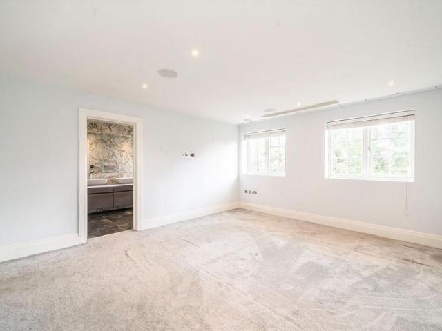 House for rent in Ickenham, Greater London