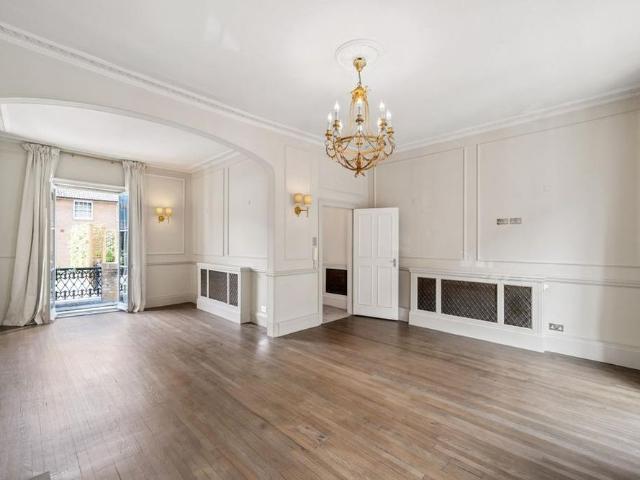House for rent in Belgravia, Greater London