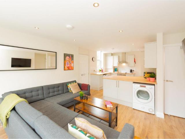 Room for rent in Burley, West Yorkshire