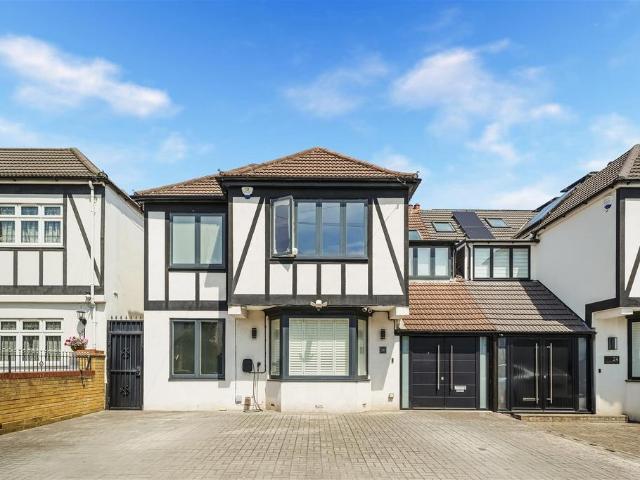House for rent in Clayhall, Greater London