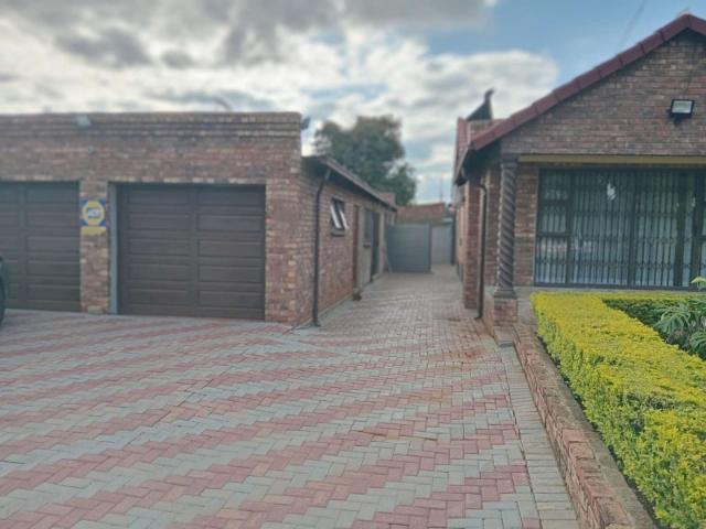 House for rent in Waterkloof, Gauteng