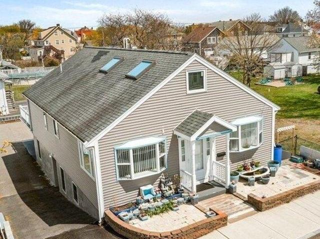 House for sale in Nantasket Beach, Hull