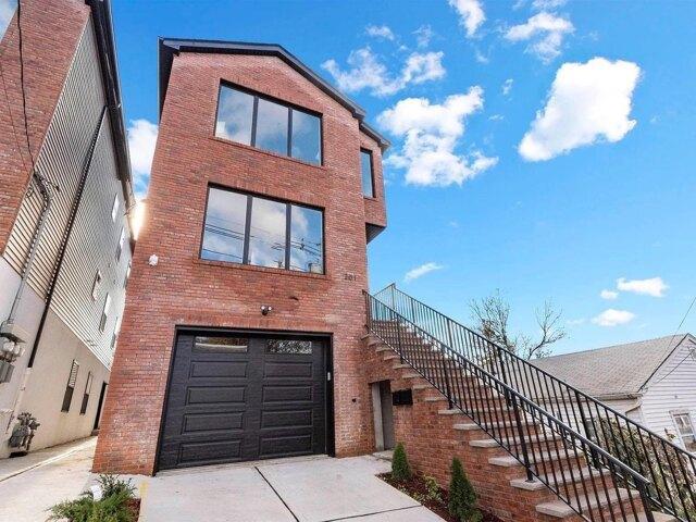 House for sale in Hudson, New Jersey
