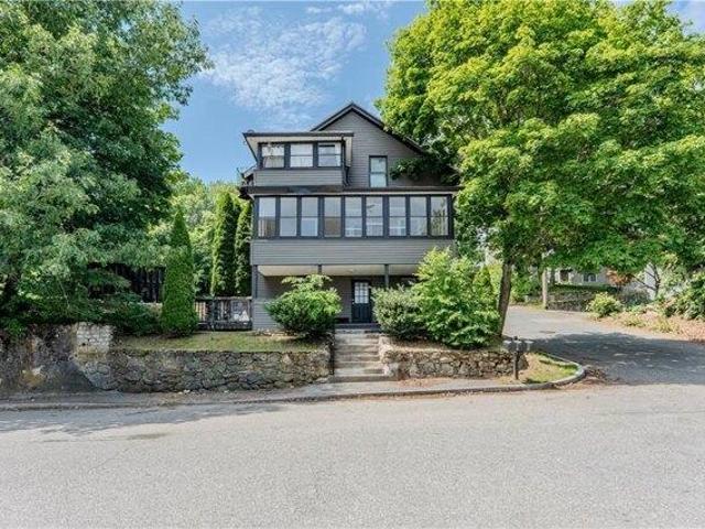 House for sale in Lincoln, Rhode Island