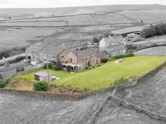 House for sale in Hinchliffe Mill, Kirklees