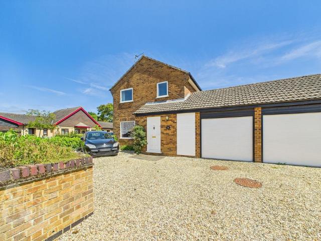 House for sale in Clover Hill, East Bank