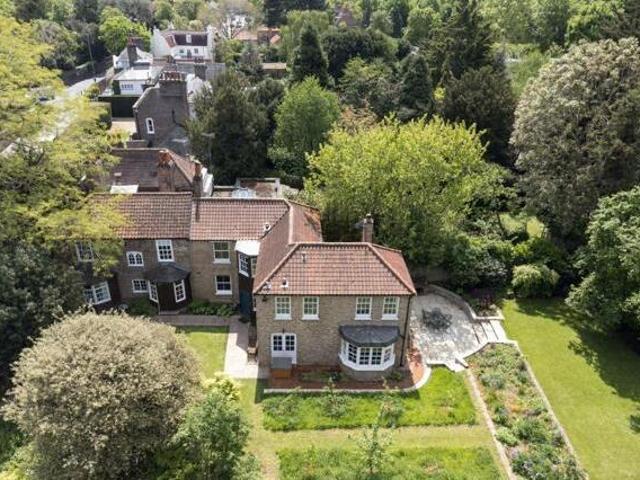 House for sale in Deepcut, Surrey