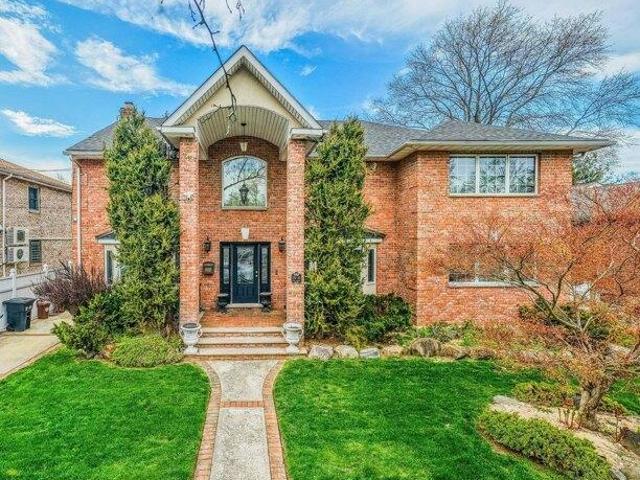 House for sale in Queens, Arverne