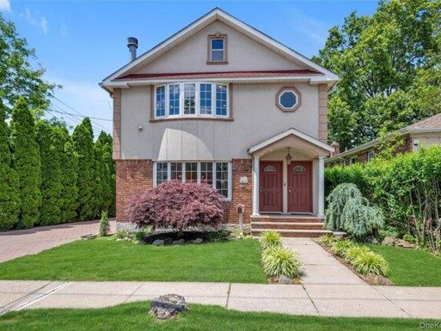 House for sale in Queens, Arverne