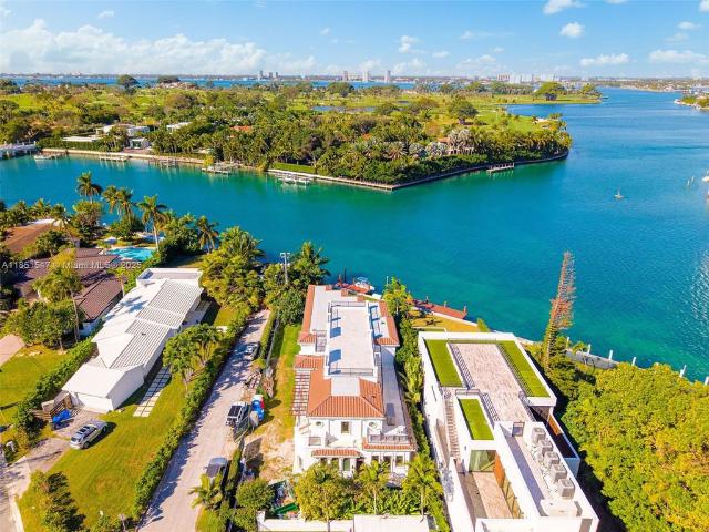 Villa for sale in Surfside