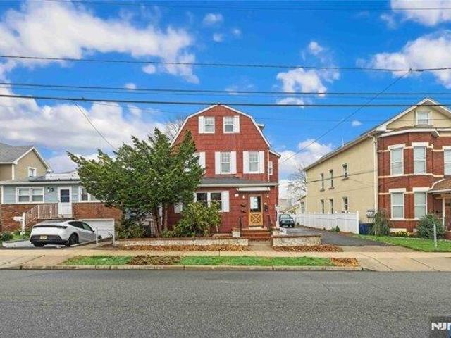 House for sale in Lyndhurst, New Jersey