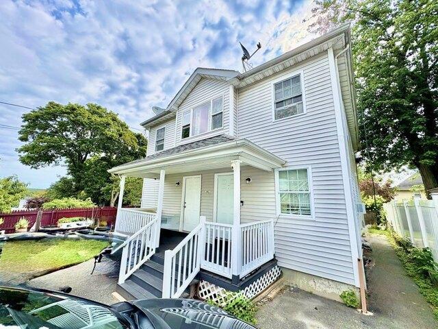 House for sale in Lynn, Essex County