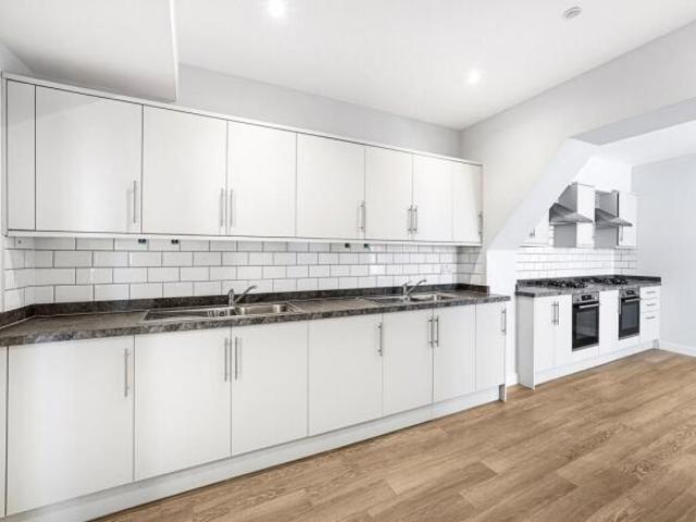 Maisonette for rent in Cat Hill