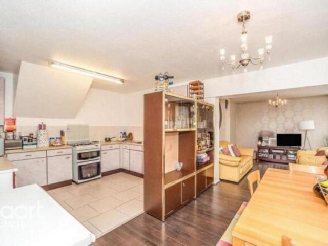 Flat for sale in Old Kent Road, Greater London