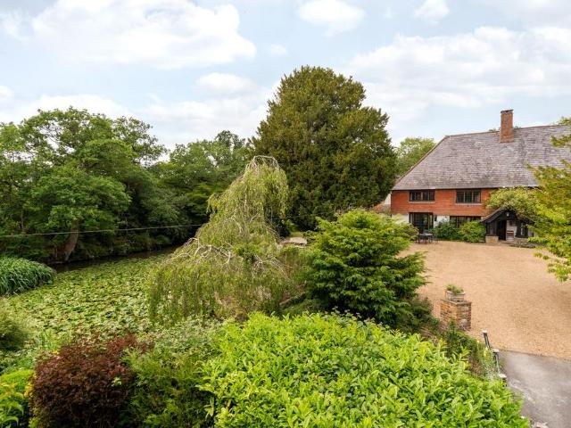 House for sale in Burstow, Hillview