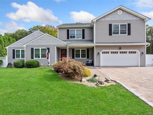 House for sale in Centereach, New York