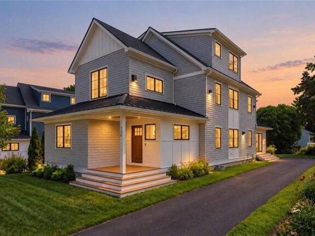House for sale in Middletown, Newport County