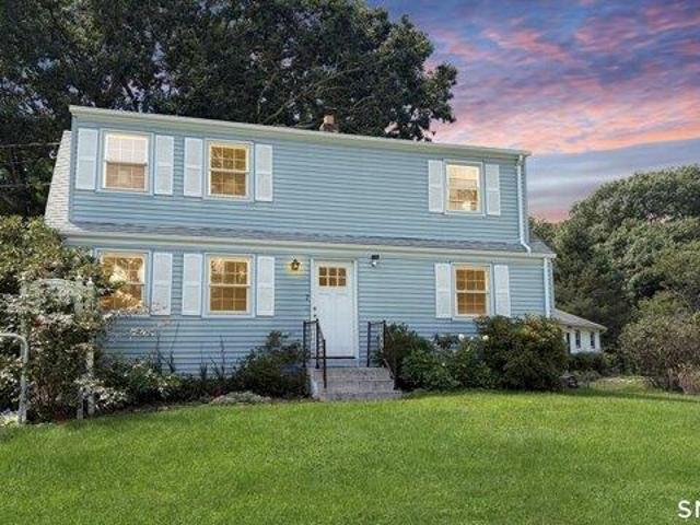 House for sale in Oakdale, Montville