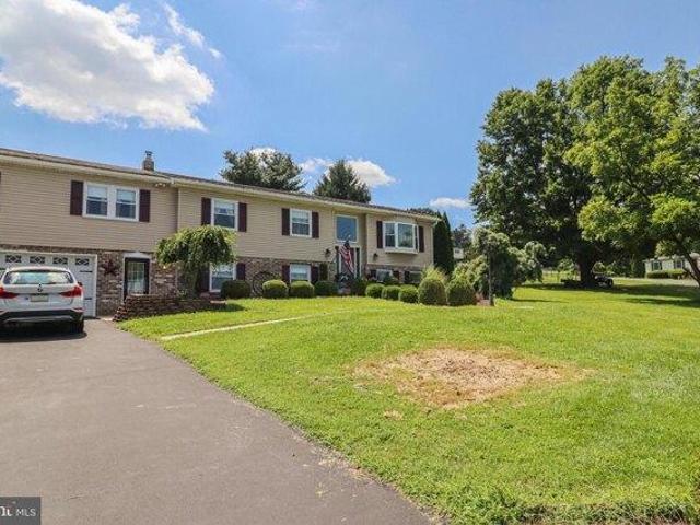 House for sale in Mount Wolf, Pennsylvania
