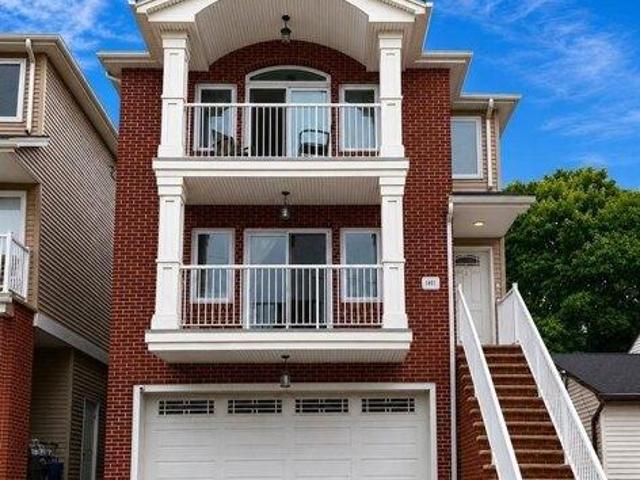 House for sale in Hudson, New Jersey