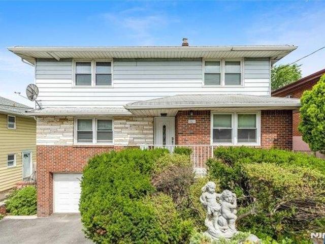 House for sale in Palisades Park, New Jersey