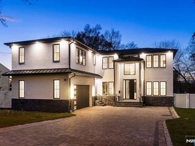 House for sale in Paramus, New Jersey