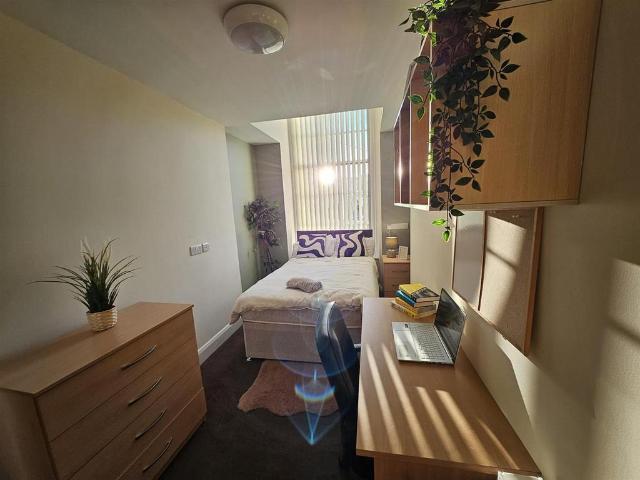 Flat for rent in Greaves, Bare