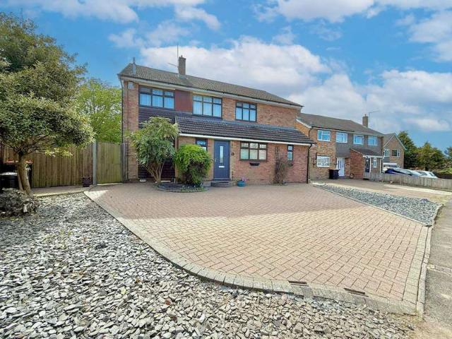 Property for sale in Stipers Hill, Dunstable