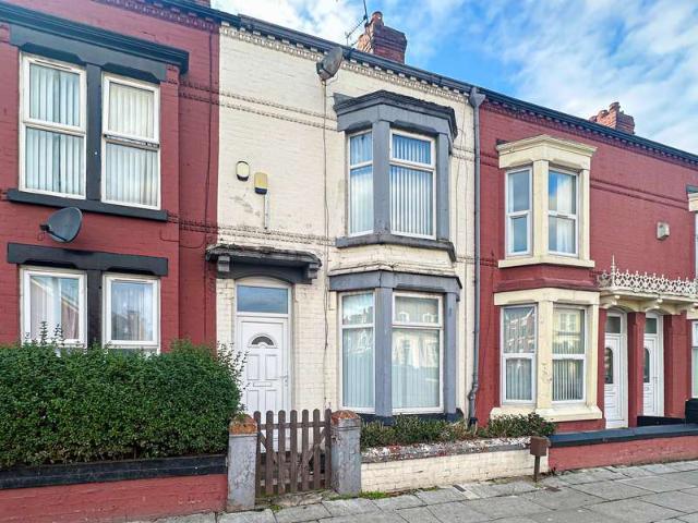 Property for sale in Elm Park, Calderstones